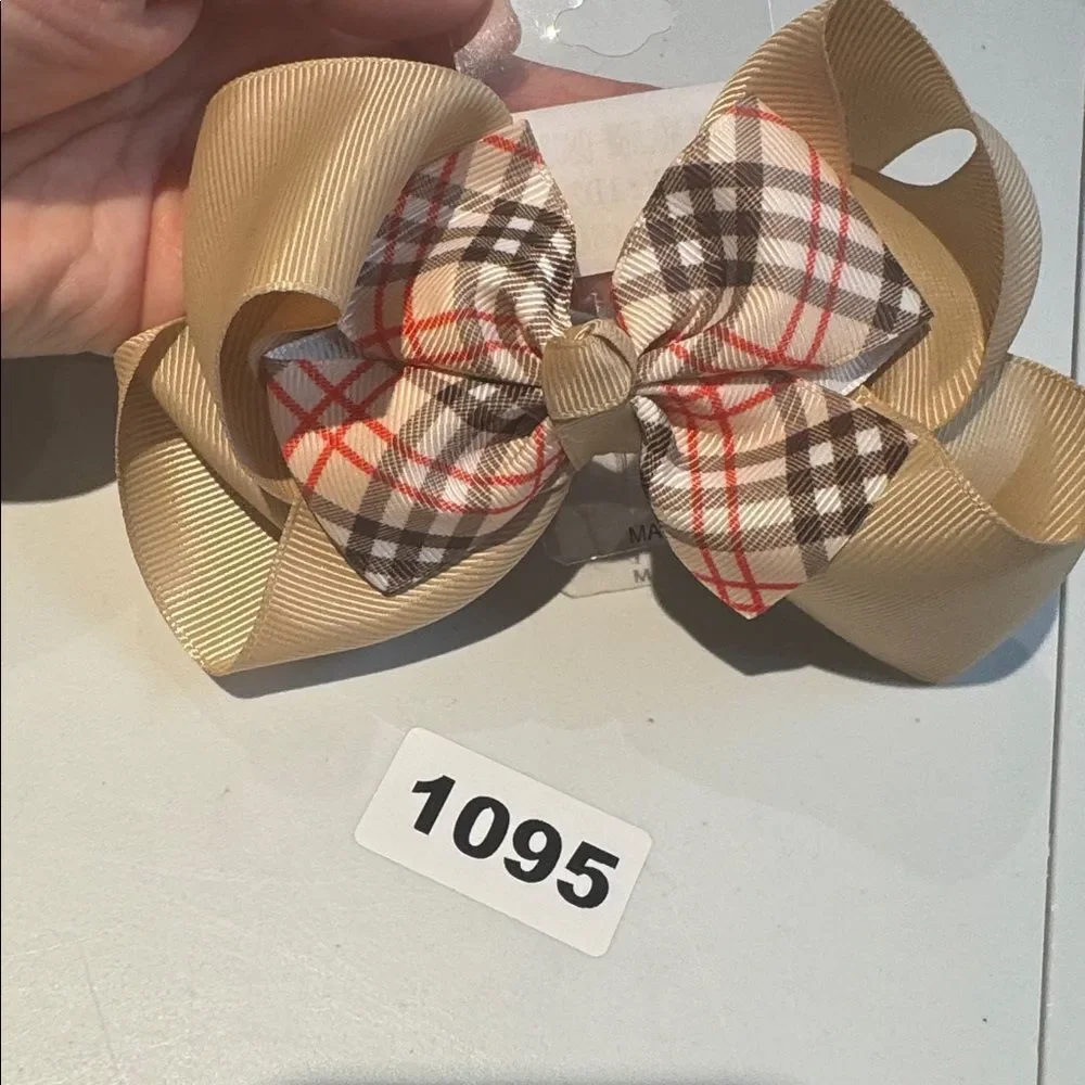 1095 Tan Plaid alligator clip hair bow